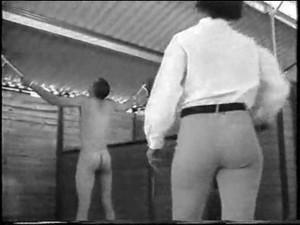 slave whipped by riding mistress(blak)